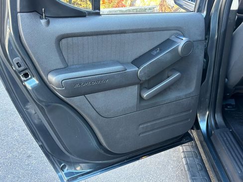 Used 2010 Ford Explorer Sport Trac XLT image 16