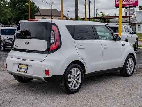 Used 2018 Kia Soul + FWD image 5