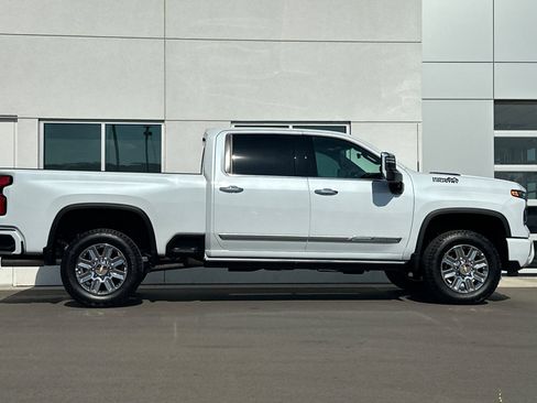 New 2026 Chevrolet Silverado 2500 High Country w/ High Country Premium Package AWD/4WD image 3