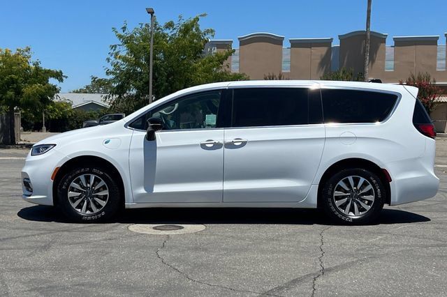 Used 2024 Chrysler Pacifica Limited FWD image 7