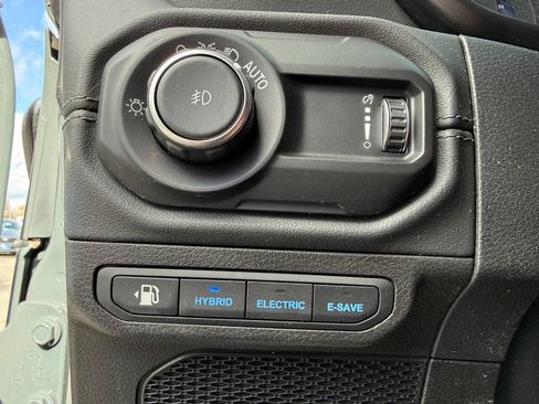Used 2024 Jeep Wrangler Unlimited Sahara AWD/4WD image 28
