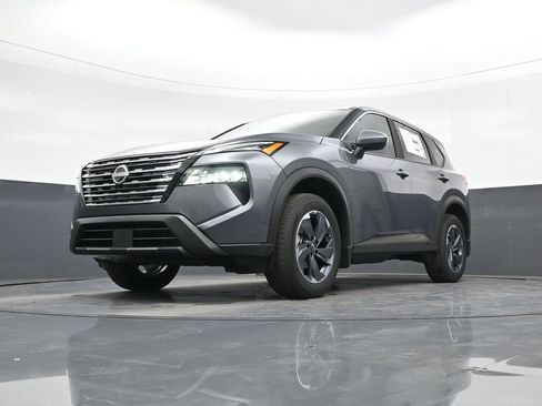 Certified 2026 Nissan Rogue SV FWD image 22