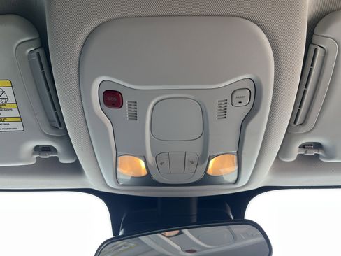 Used 2023 Jeep Renegade Latitude AWD/4WD image 22