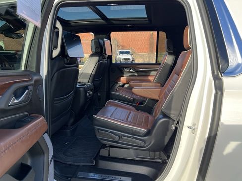 Used 2024 GMC Yukon XL Denali Ultimate image 16