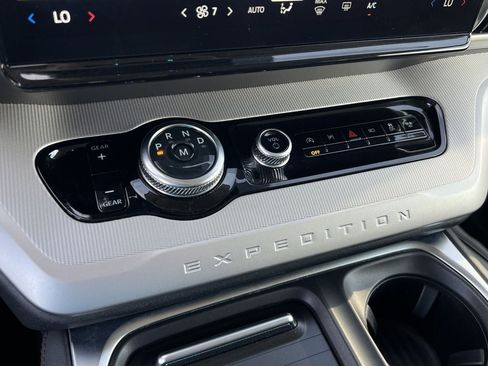 Used 2025 Ford Expedition Active RWD image 13