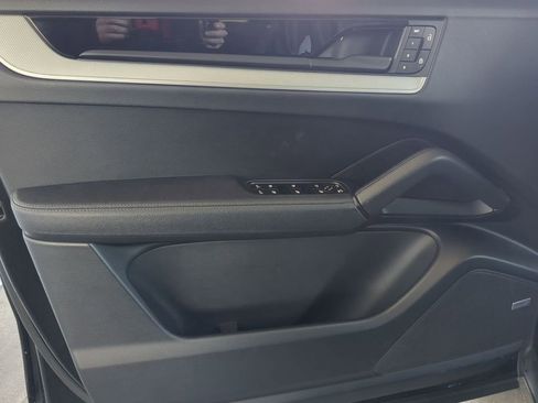 Used 2024 Porsche Cayenne Base image 20