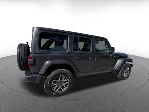 Used 2025 Jeep Wrangler Sahara image 14