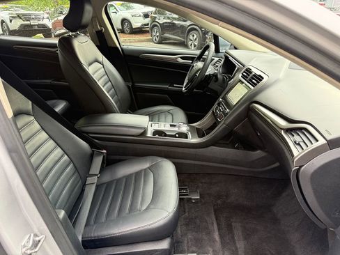 Used 2017 Ford Fusion SE w/ Fusion SE Technology Package FWD image 24