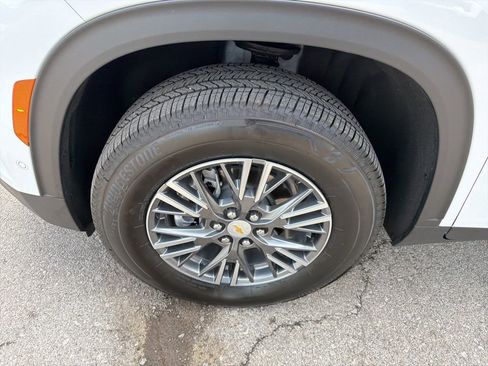 New 2026 Chevrolet Traverse LT w/ Enhanced Driving Package FWD image 9