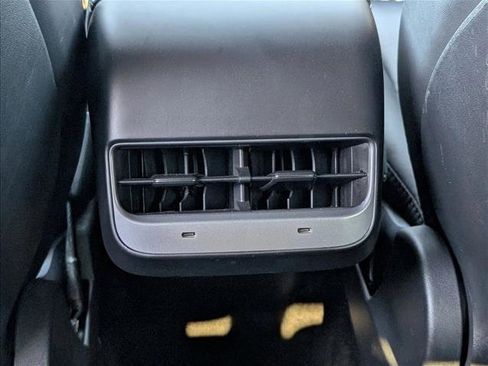 Used 2022 Tesla Model Y Performance image 18