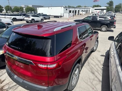 Used 2018 Chevrolet Traverse LT FWD image 15