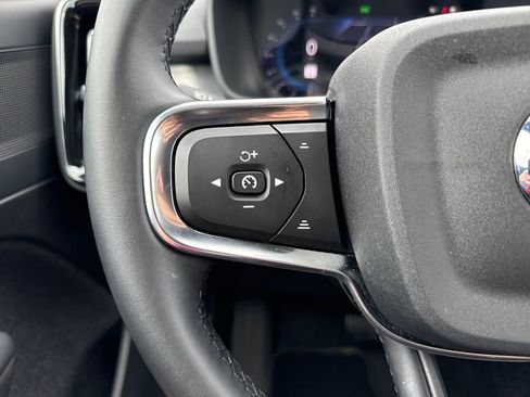 Used 2025 Volvo XC40 B5 Core image 21