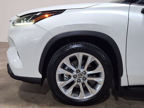 Used 2021 Toyota Highlander Limited FWD image 5