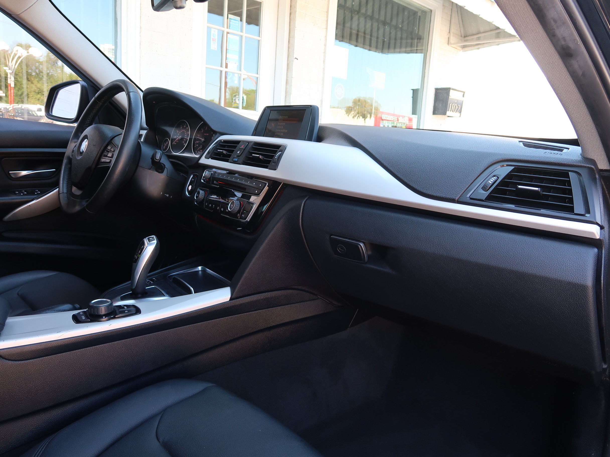 Used 2017 BMW 320i Sedan RWD image 19