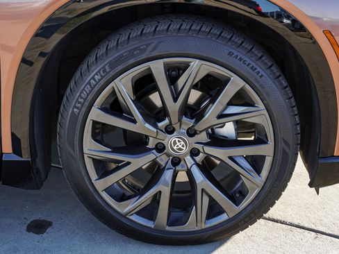 Certified 2025 Toyota Crown Signia image 10