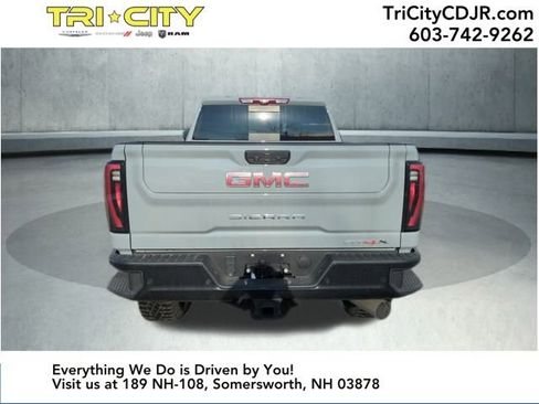 Used 2025 GMC Sierra 2500 AT4X image 4