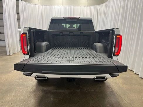 Used 2024 GMC Sierra 1500 AT4 w/ Technology Package image 12