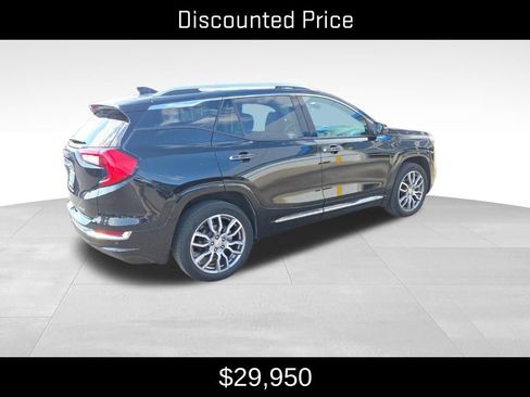 Used 2023 GMC Terrain Denali w/ Denali Premium Package AWD/4WD image 3