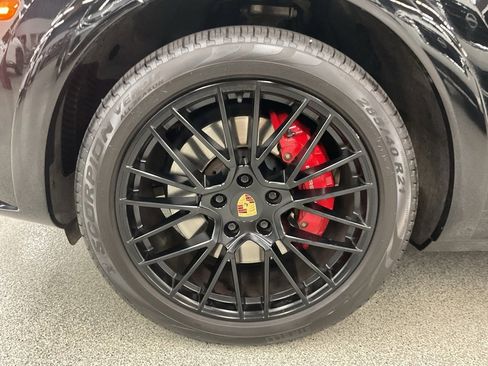 Used 2023 Porsche Cayenne GTS image 9