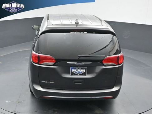 Used 2020 Chrysler Pacifica Touring w/ Advanced Safetytec Group FWD image 14
