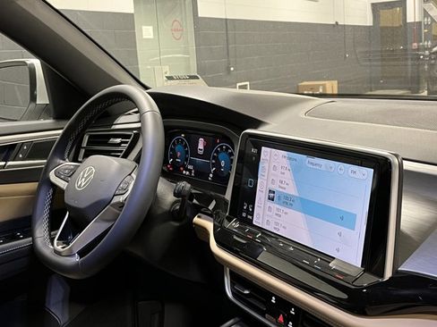 New 2026 Volkswagen Atlas Cross Sport SE image 5