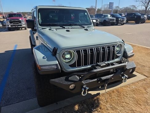 Used 2024 Jeep Wrangler Sahara w/ Technology Group image 8