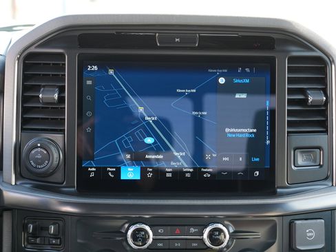 Used 2025 Ford F150 Platinum image 27