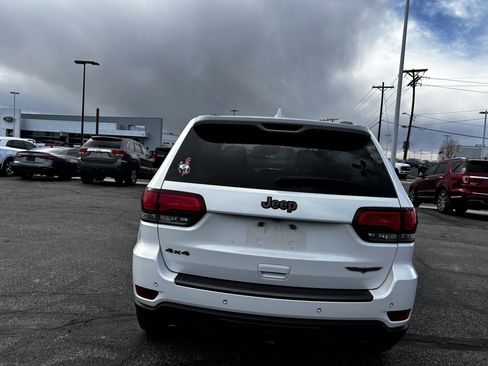 Used 2017 Jeep Grand Cherokee Trailhawk w/ Trailhawk Luxury Group image 4