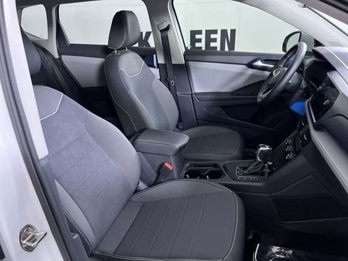 Used 2024 Volkswagen Taos SE image 23