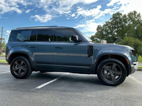 Used 2023 Land Rover Defender 110 SE AWD/4WD image 3