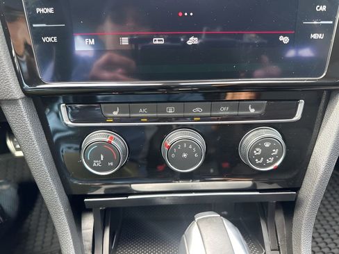 Used 2020 Volkswagen GTI SE image 19