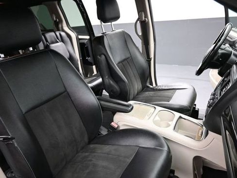 Used 2019 Dodge Grand Caravan SXT FWD image 26