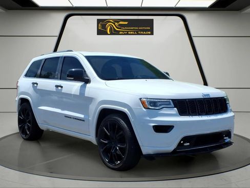 Used 2020 Jeep Grand Cherokee Overland AWD/4WD image 7