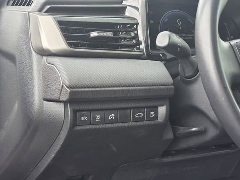 Used 2025 Toyota Camry SE FWD image 18