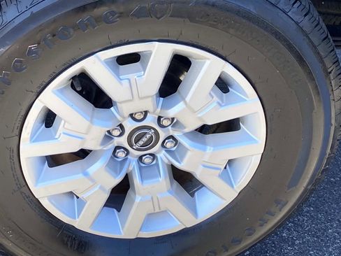 Used 2022 Nissan Frontier SV AWD/4WD image 27