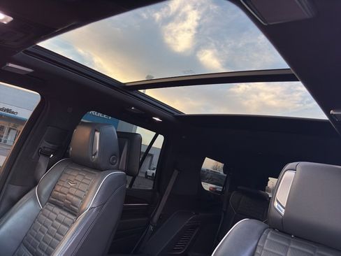 Used 2022 Cadillac Escalade Sport Platinum image 12