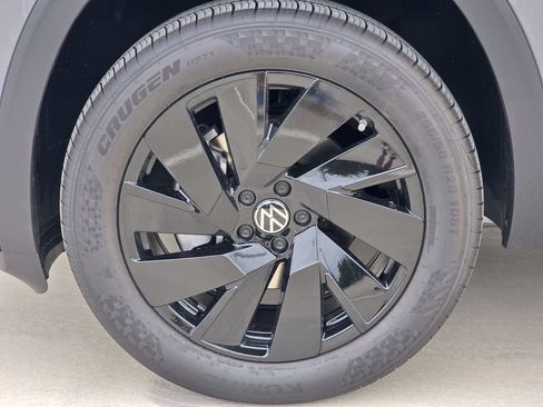 New 2026 Volkswagen Atlas SE FWD image 9