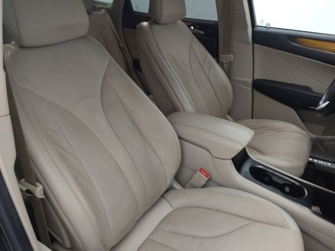 Used 2018 Lincoln MKC Select w/ Select Plus Package FWD image 21