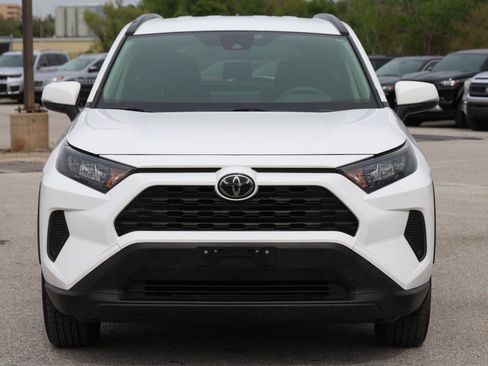 Used 2019 Toyota RAV4 LE AWD/4WD image 5