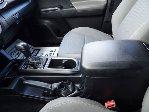 Used 2022 Toyota Tacoma SR RWD image 25