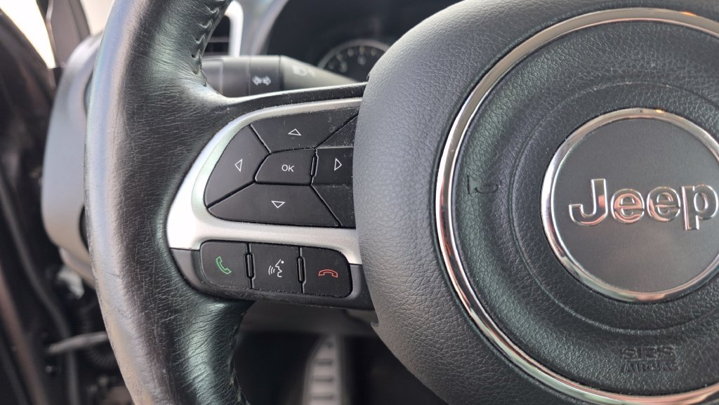Used 2020 Jeep Renegade Latitude w/ Cold Weather Group FWD image 16