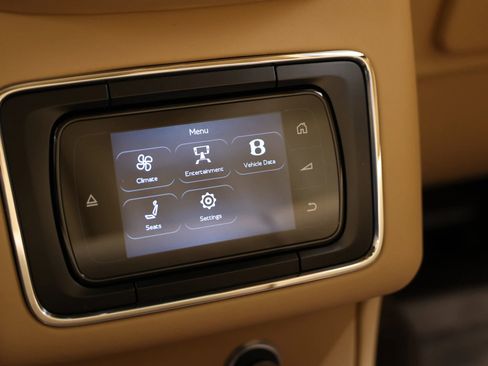 Used 2018 Bentley Bentayga AWD/4WD image 67