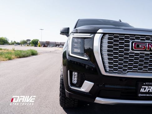 Used 2023 GMC Yukon XL Denali image 7