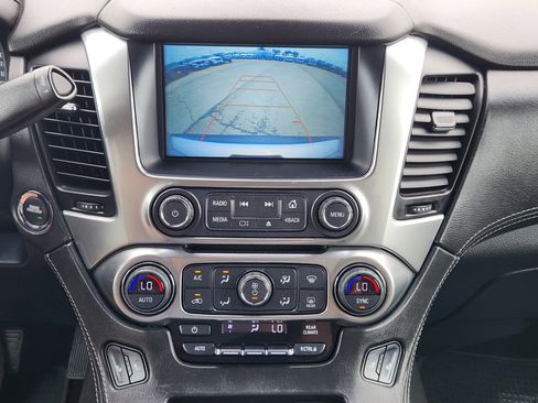 Used 2018 Chevrolet Tahoe LT w/ Luxury Package RWD image 18