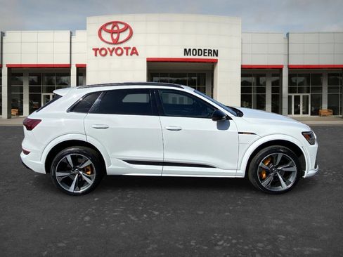 Used 2022 Audi e-tron S Premium Plus image 4