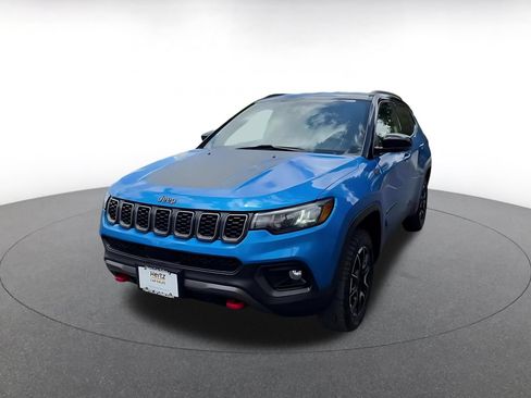 Used 2025 Jeep Compass Trailhawk AWD/4WD image 7