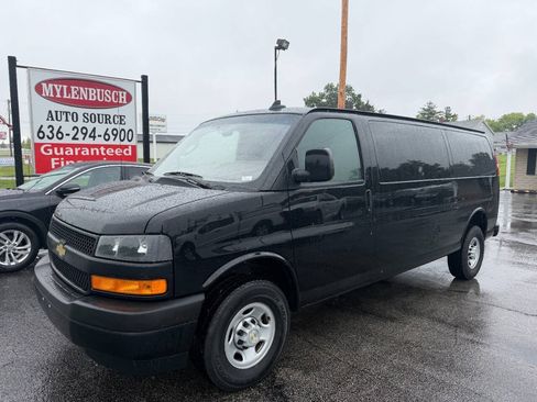 Used 2022 Chevrolet Express 3500 Extended w/ Driver Convenience Package RWD image 2