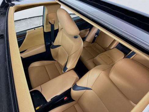 Used 2025 Lexus ES 300h w/ Premium Package image 14