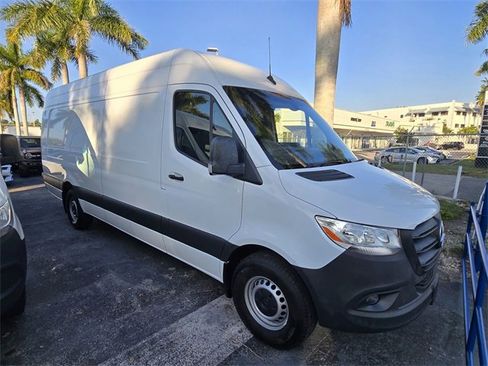 Used 2023 Mercedes-Benz Sprinter 2500 image 2
