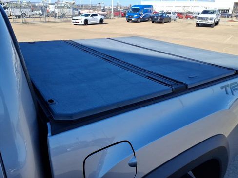 Used 2016 Toyota Tacoma TRD Off-Road image 17